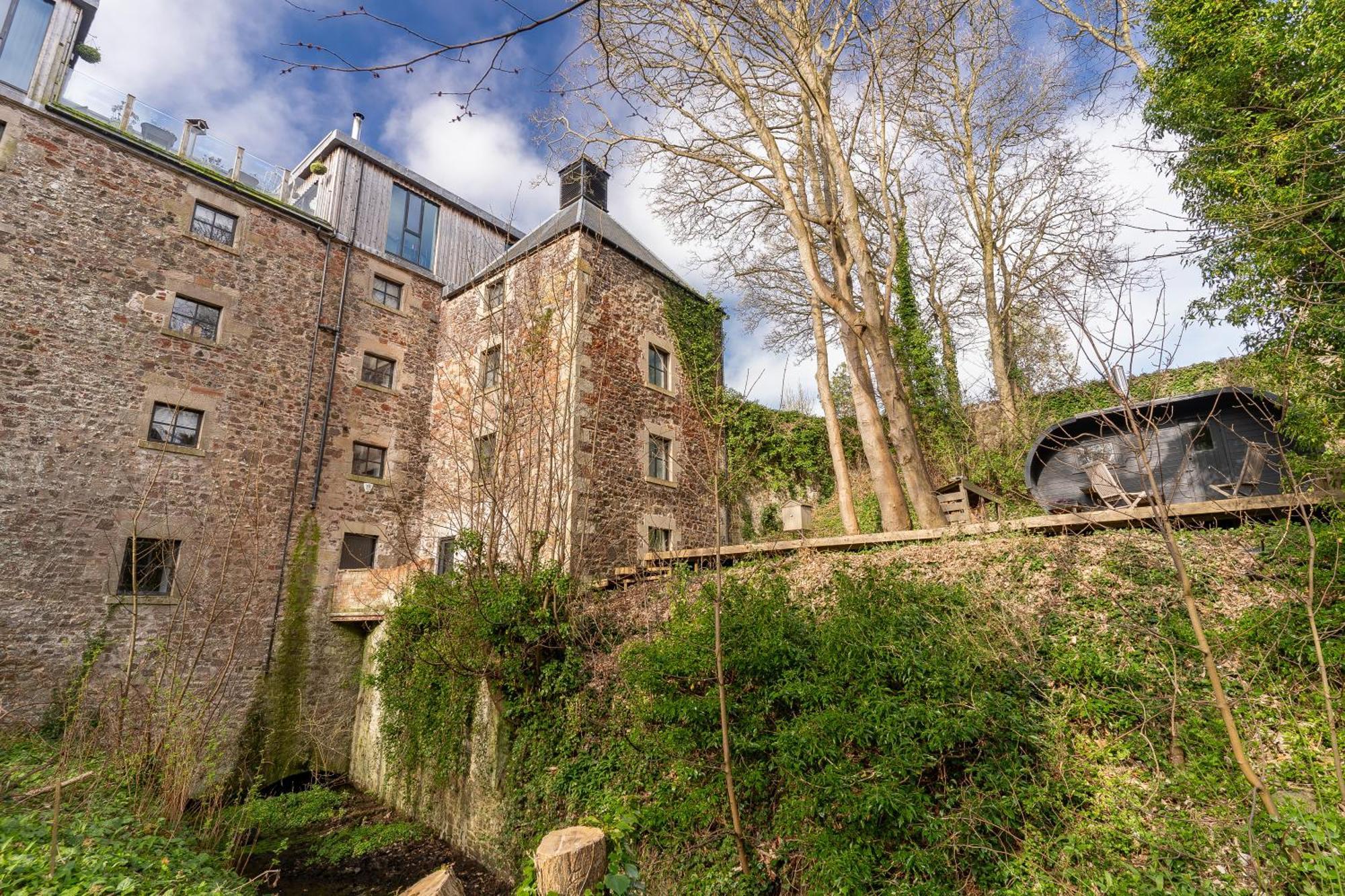 Old Grain Mill Villa อายเมาธ์ ภายนอก รูปภาพ